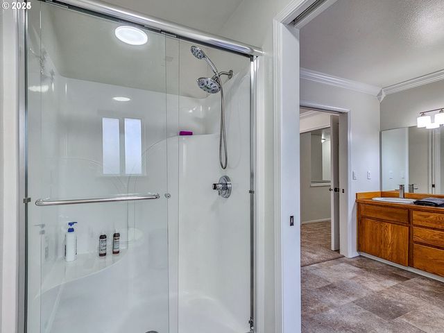 8754 Sw WAKKILA Ter, Beaverton, OR 97007