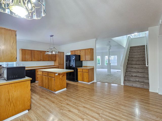 8754 Sw WAKKILA Ter, Beaverton, OR 97007