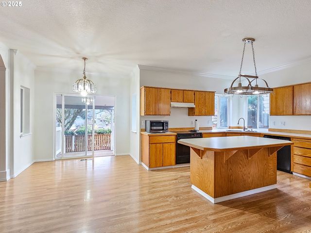 8754 Sw WAKKILA Ter, Beaverton, OR 97007