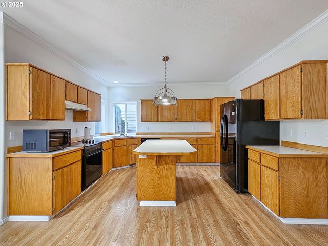 8754 Sw WAKKILA Ter, Beaverton, OR 97007