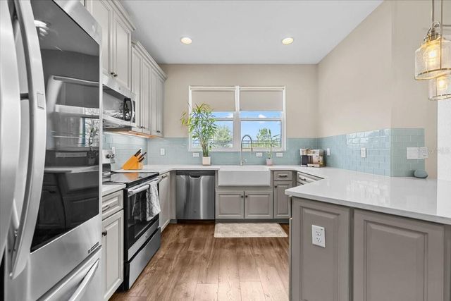 30089 SOUTHWELL LANE, Zephyrhills, FL 33543