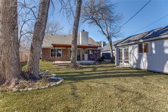 3813 Devonaire Drive, Fort Worth, TX 76008