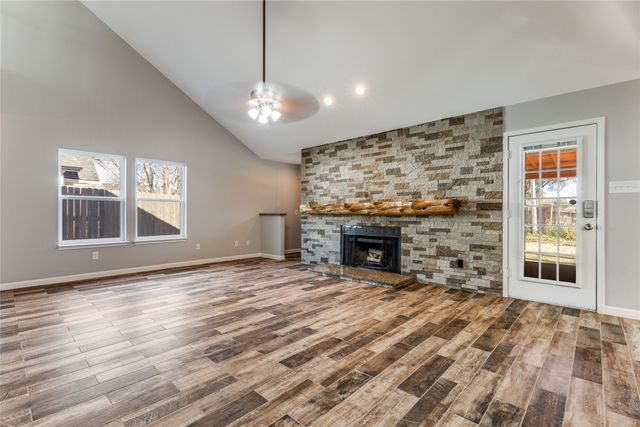 3813 Devonaire Drive, Fort Worth, TX 76008