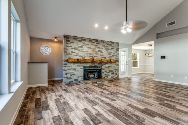 3813 Devonaire Drive, Fort Worth, TX 76008