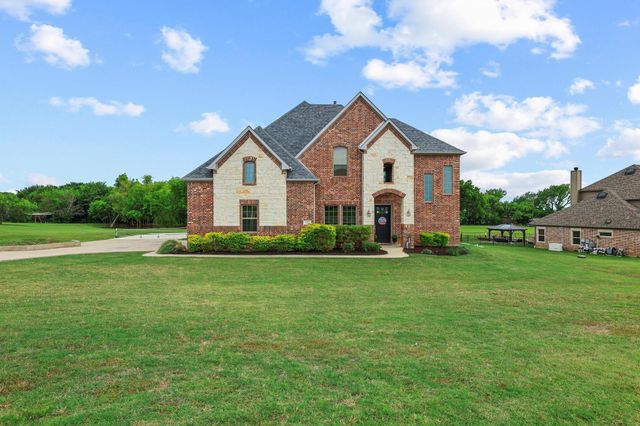 107 Whispering Winds Drive, Gunter, TX 75058