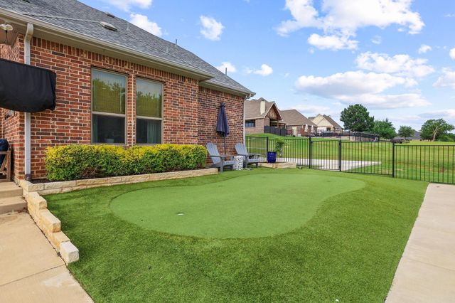 107 Whispering Winds Drive, Gunter, TX 75058