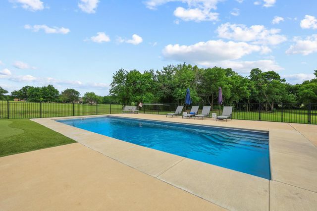 107 Whispering Winds Drive, Gunter, TX 75058