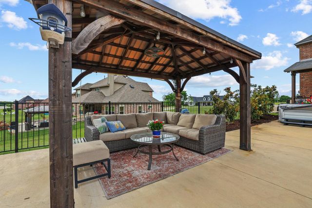 107 Whispering Winds Drive, Gunter, TX 75058