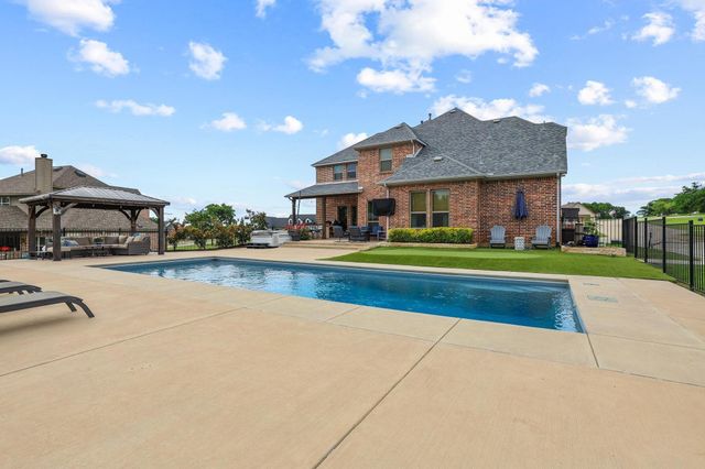 107 Whispering Winds Drive, Gunter, TX 75058