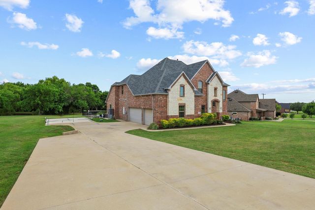 107 Whispering Winds Drive, Gunter, TX 75058