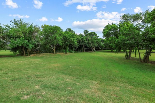 107 Whispering Winds Drive, Gunter, TX 75058