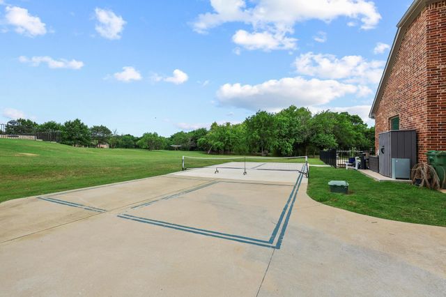 107 Whispering Winds Drive, Gunter, TX 75058