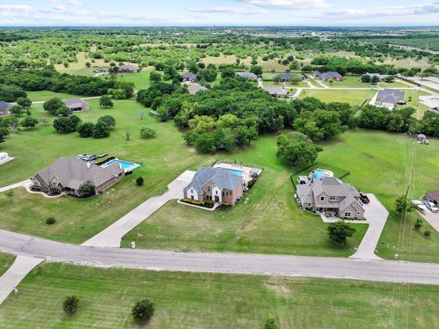 107 Whispering Winds Drive, Gunter, TX 75058