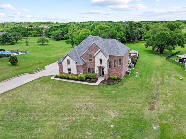 107 Whispering Winds Drive, Gunter, TX 75058