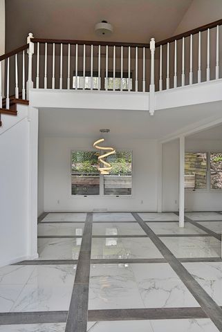 456 Roxbury Road, Valparaiso, IN 46385