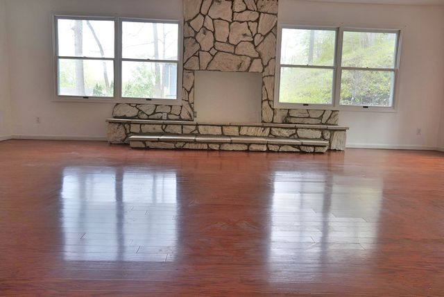 456 Roxbury Road, Valparaiso, IN 46385