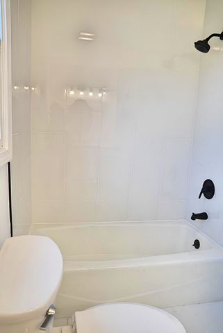 456 Roxbury Road, Valparaiso, IN 46385