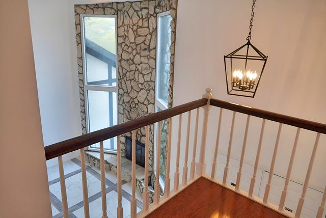 456 Roxbury Road, Valparaiso, IN 46385