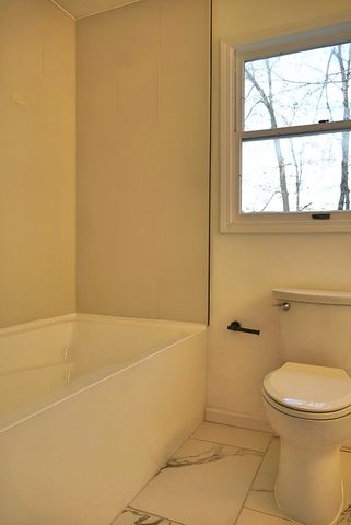 456 Roxbury Road, Valparaiso, IN 46385