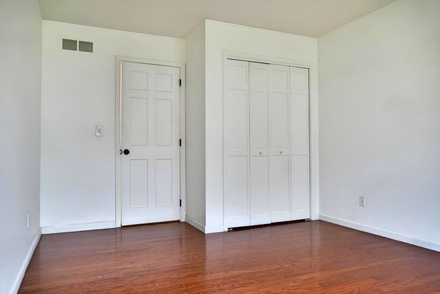 456 Roxbury Road, Valparaiso, IN 46385