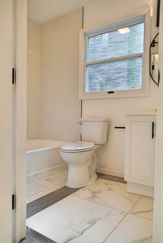 456 Roxbury Road, Valparaiso, IN 46385