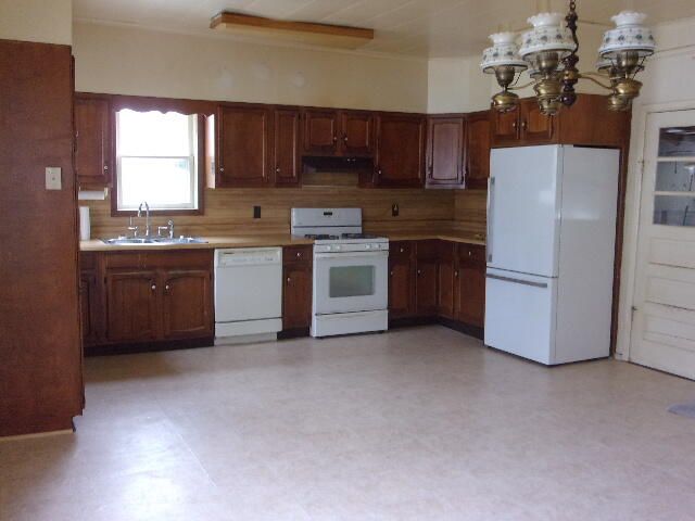 321 S Wood Street, Hudson, MI 49247