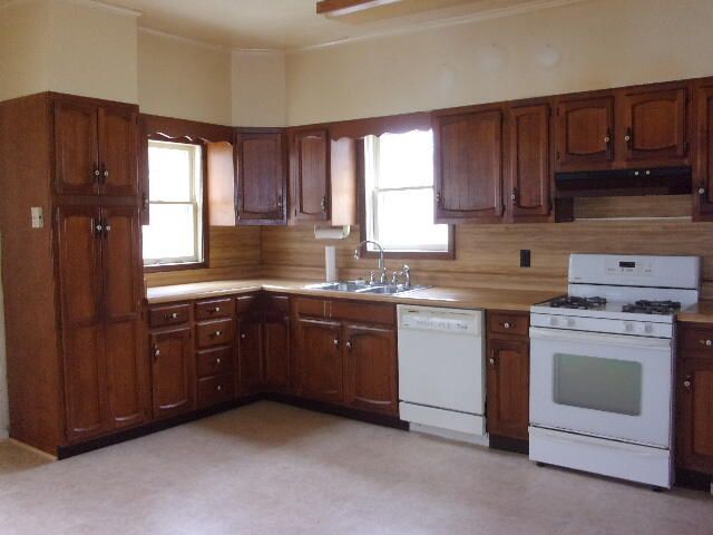 321 S Wood Street, Hudson, MI 49247
