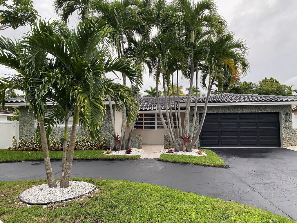 3840 N 42nd Terrace, Hollywood, FL 33021