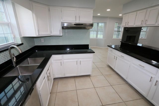 12615 Huntington Venture Drive, Houston, TX 77099