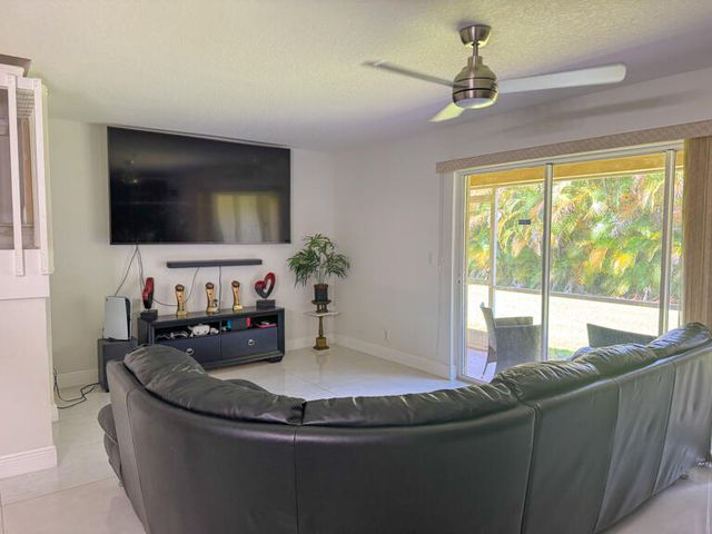 6111 Sugar Loaf Lane, West Palm Beach, FL 33411