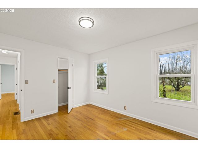 2712 Ne 111TH Dr, Portland, OR 97220