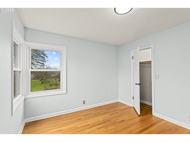 2712 Ne 111TH Dr, Portland, OR 97220