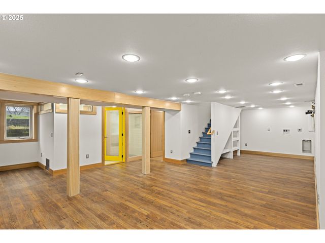 2712 Ne 111TH Dr, Portland, OR 97220