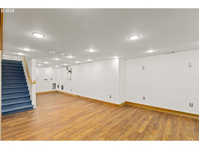 2712 Ne 111TH Dr, Portland, OR 97220