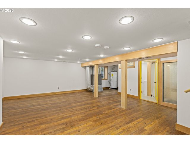 2712 Ne 111TH Dr, Portland, OR 97220