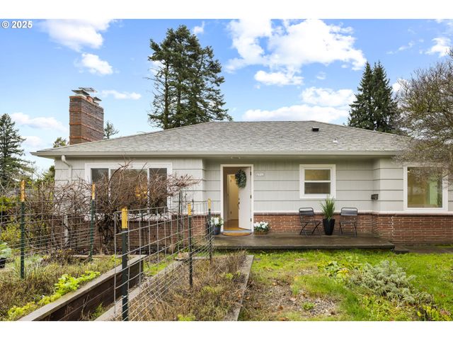 2712 Ne 111TH Dr, Portland, OR 97220