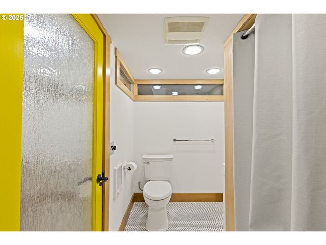 2712 Ne 111TH Dr, Portland, OR 97220