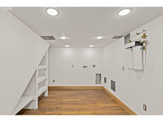 2712 Ne 111TH Dr, Portland, OR 97220