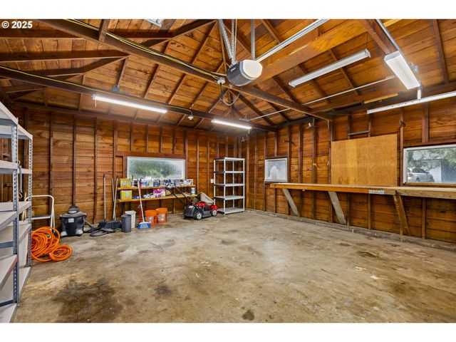 2712 Ne 111TH Dr, Portland, OR 97220