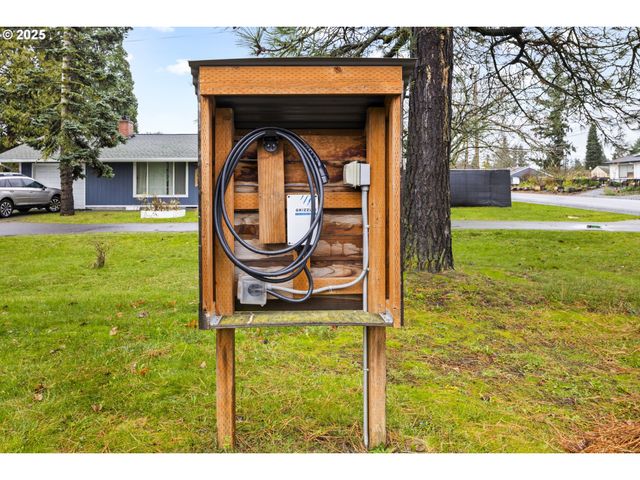 2712 Ne 111TH Dr, Portland, OR 97220