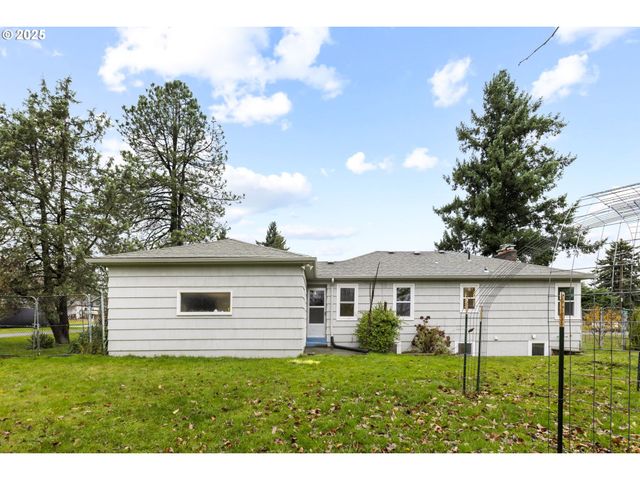 2712 Ne 111TH Dr, Portland, OR 97220