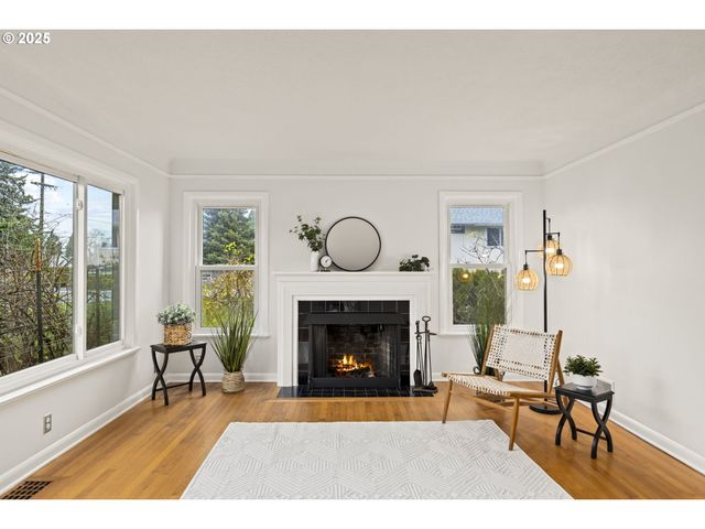 2712 Ne 111TH Dr, Portland, OR 97220