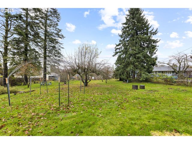 2712 Ne 111TH Dr, Portland, OR 97220