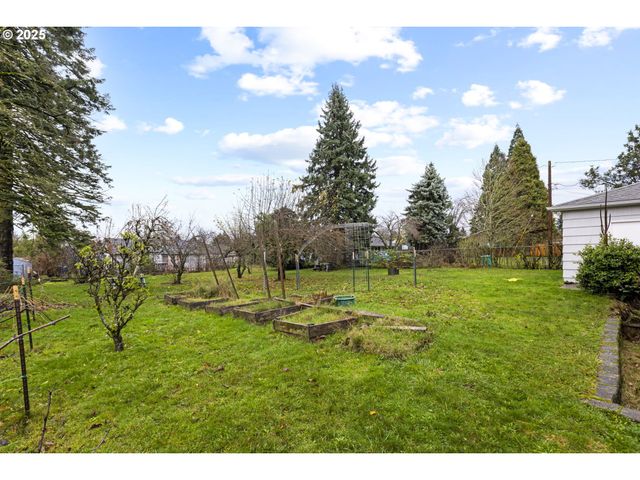 2712 Ne 111TH Dr, Portland, OR 97220