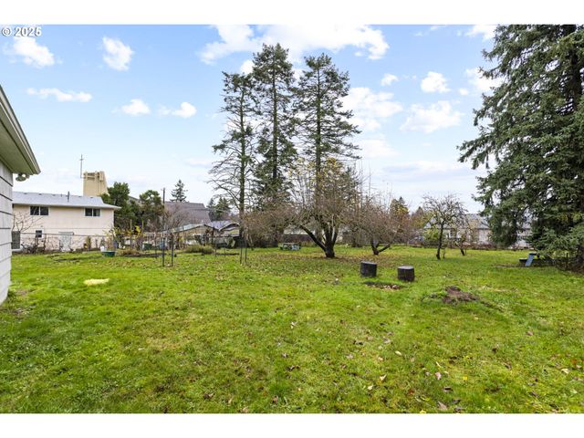 2712 Ne 111TH Dr, Portland, OR 97220