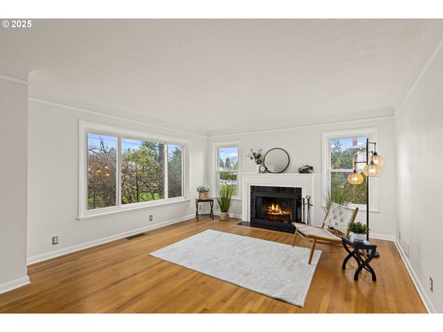 2712 Ne 111TH Dr, Portland, OR 97220