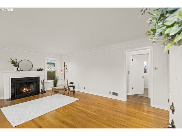 2712 Ne 111TH Dr, Portland, OR 97220