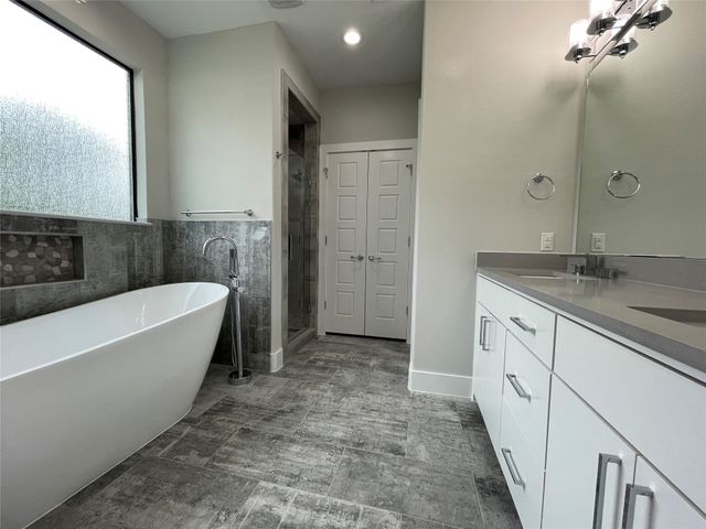 2417 N Winnetka Avenue, Dallas, TX 75212