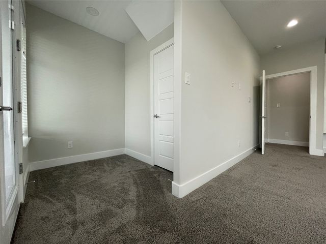 2417 N Winnetka Avenue, Dallas, TX 75212