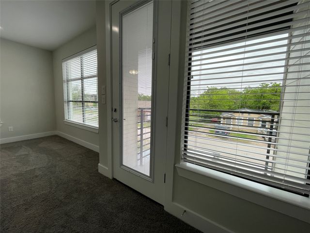 2417 N Winnetka Avenue, Dallas, TX 75212